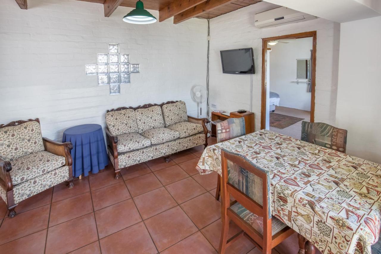 Koo Karoo Guest Lodge And Self Catering Монтегю Экстерьер фото