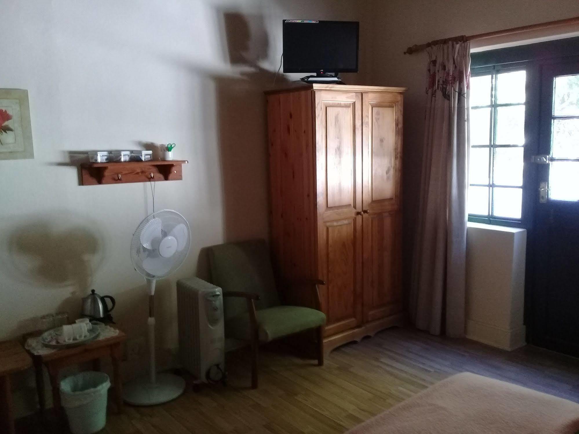 Koo Karoo Guest Lodge And Self Catering Монтегю Экстерьер фото