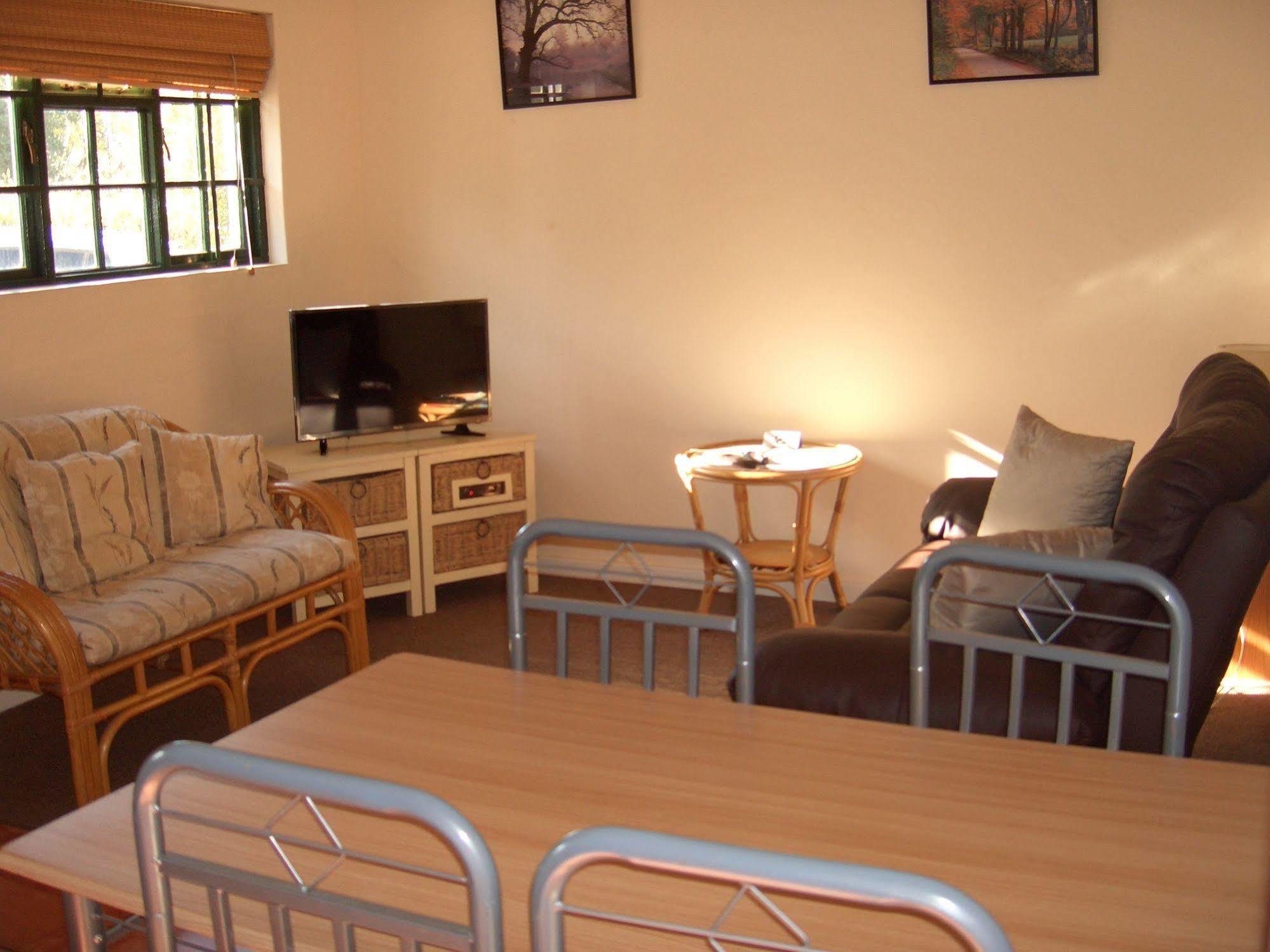 Koo Karoo Guest Lodge And Self Catering Монтегю Экстерьер фото